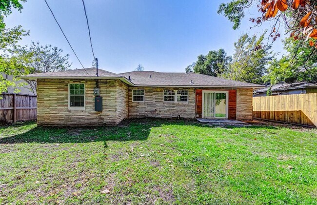 Building Photo - 5647 Belarbor St