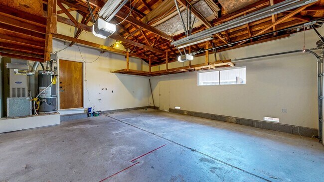 Building Photo - 1925 Leafgreen Dr