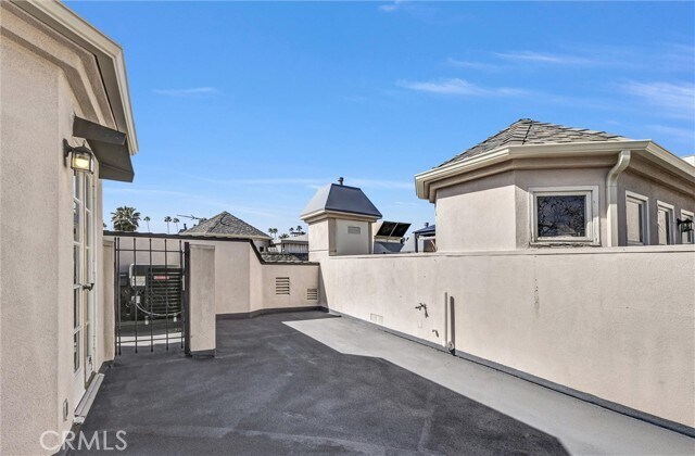 Building Photo - 309 N Almont Dr
