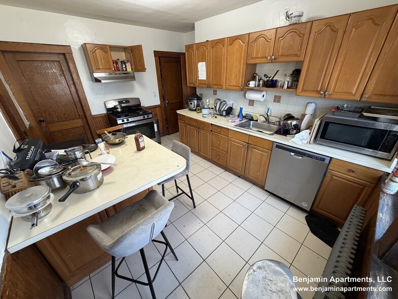 Building Photo - 23 Moraine St