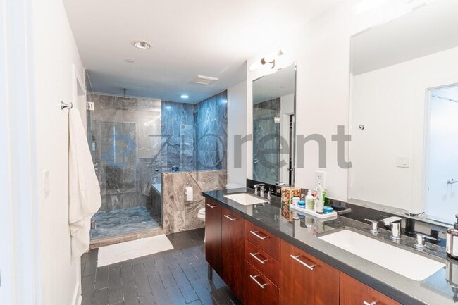 Building Photo - 603 Davis St