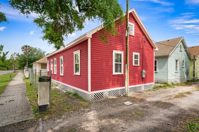 Building Photo - 1901 Redell St