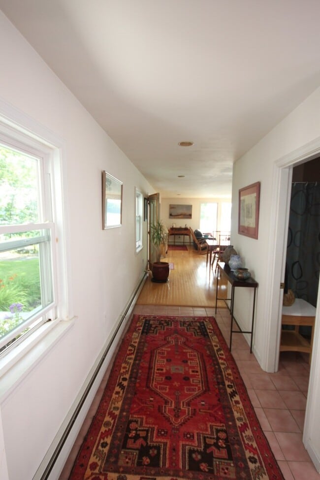 Building Photo - 3bd/2ba Waterfront House for Rent in Freep...