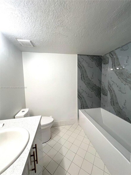 Building Photo - 1240 SE 28th Ct
