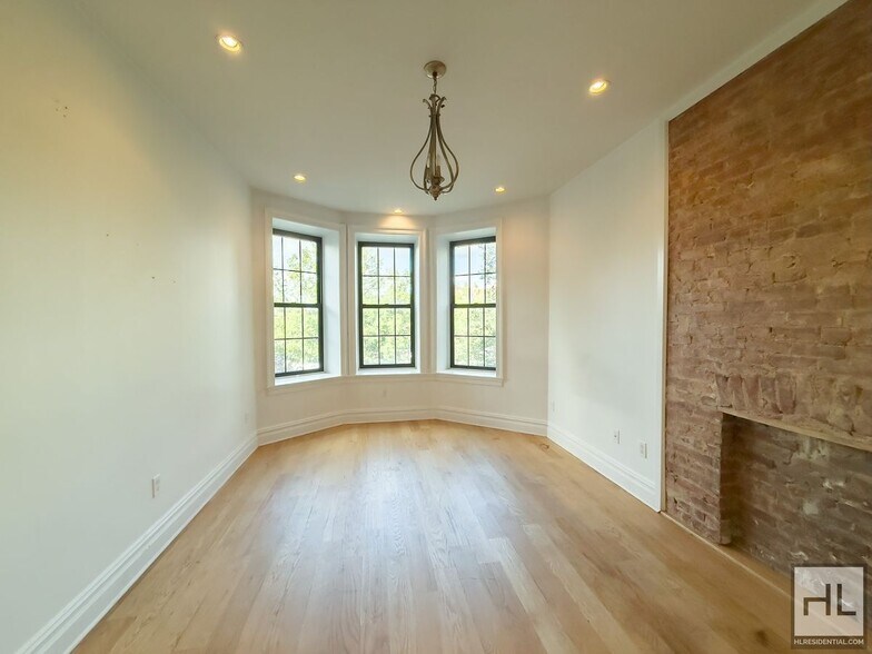 Building Photo - EASTERN PARKWAY / Remarkable Renovated 4-Bed 3-Bath in Prime Crown Heights