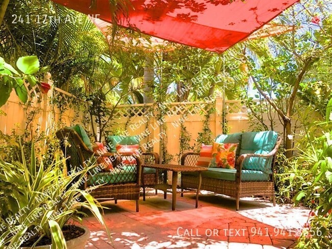 Building Photo - 241 17th Ave NE