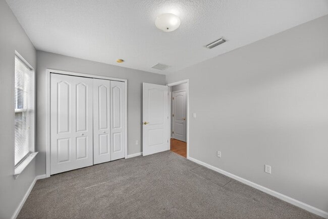 Building Photo - Eagle Harbor Townhome