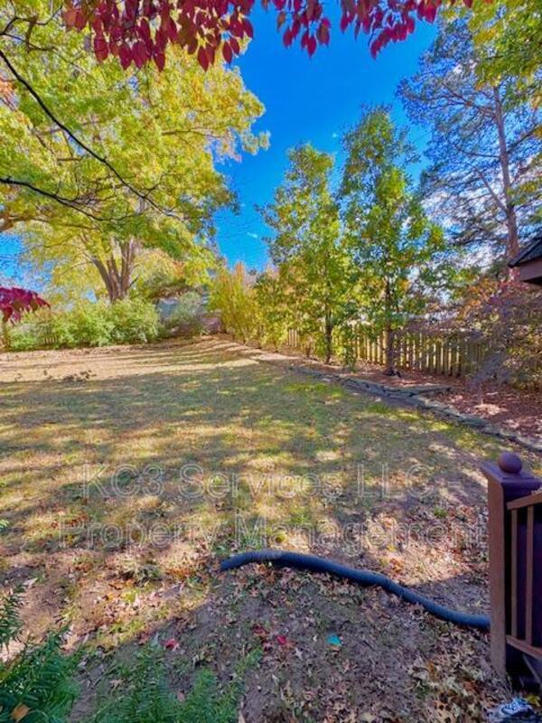 Building Photo - 615 E 101st Ter