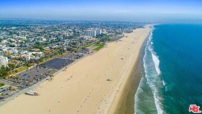 Building Photo - 2203 Ocean Ave