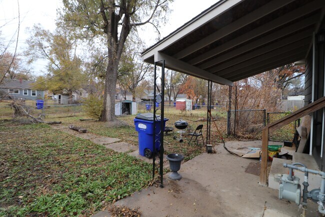 Building Photo - 511 W Pine St