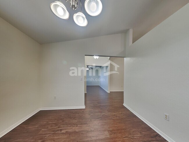 Building Photo - 3244 Sanoma Dr