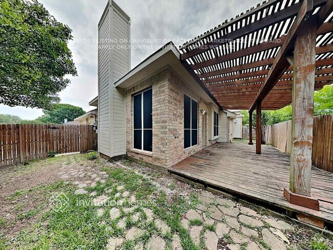 Building Photo - 8280 Edgewater Dr