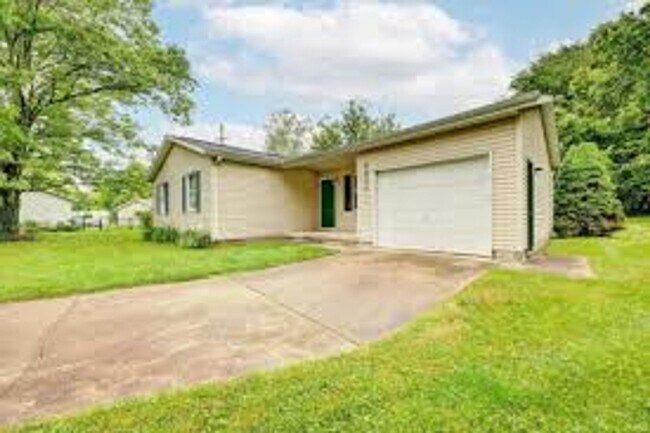 Building Photo - Available now!! Great quiet neighborhood —...
