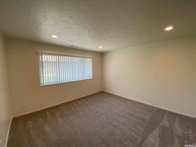 Building Photo - 3135 S 200 E