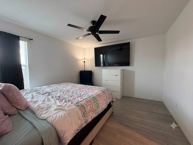 Building Photo - Modern Comfort Meets Convenient Living in San Antonio