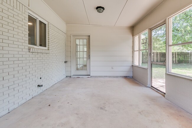 Building Photo - 1430 Westbrooke Terrace