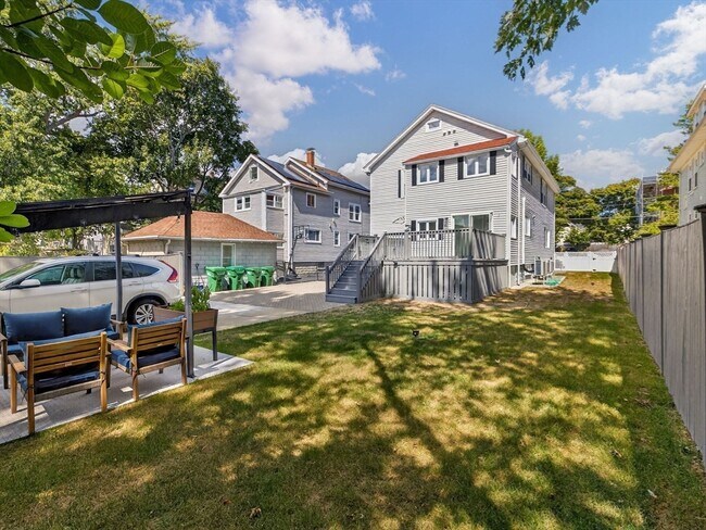 Building Photo - 111 Sharon St