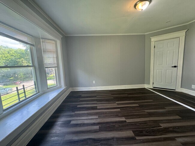 Building Photo - 148-152 Grand Avenue