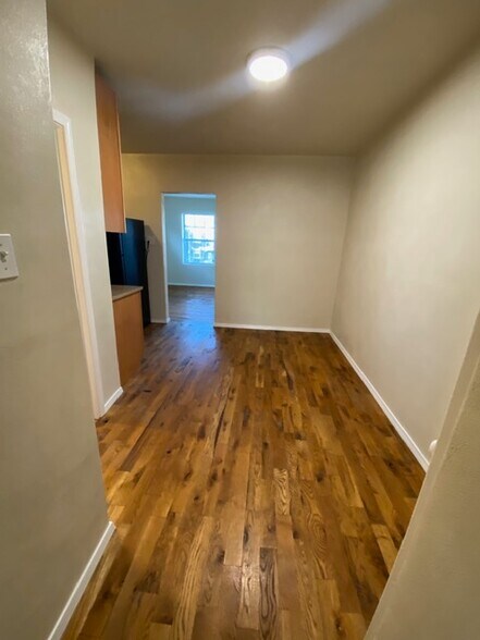 Dining area looking to living room - 5024 Chippewa St