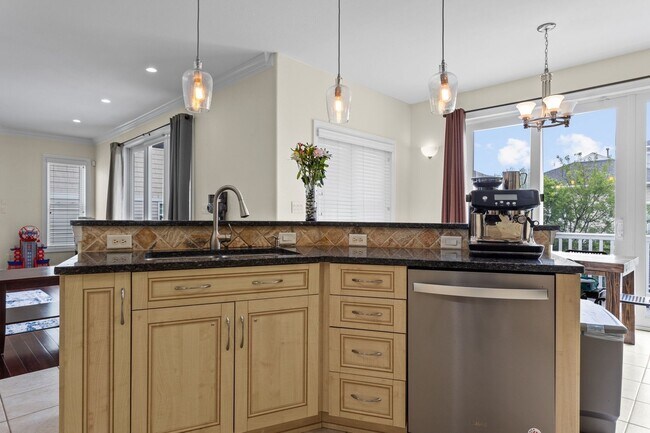 Building Photo - Welcome to your dream home in Norfolk, Virginia!