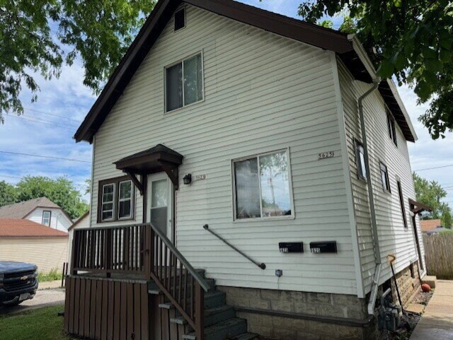 Building Photo - 1 large bed 1 bath upper plus bonus room