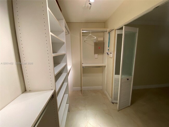 Building Photo - 16100 Kilmarnock Dr