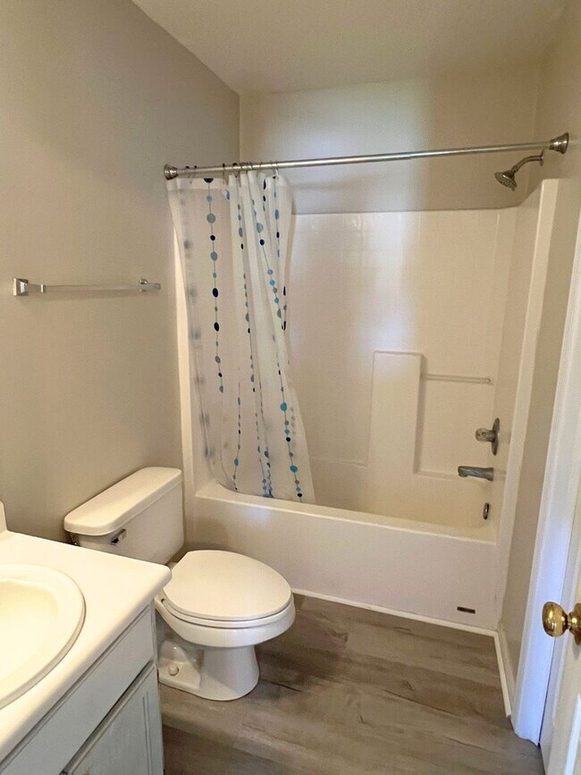 Building Photo - Spacious 4-Bedroom Home with Loft & Flex r...