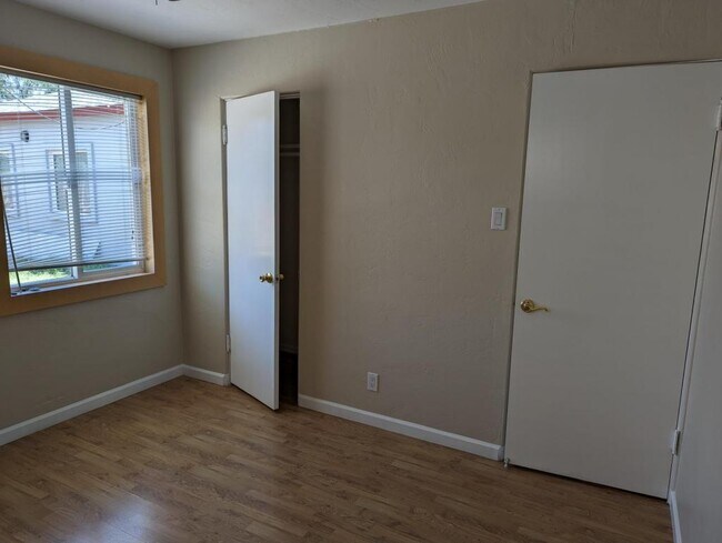 Building Photo - 1343 E Osborn Rd