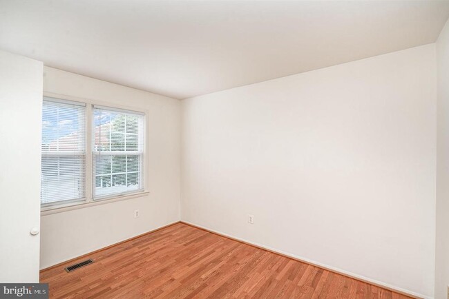 Building Photo - 7624 Wedgewood Dr
