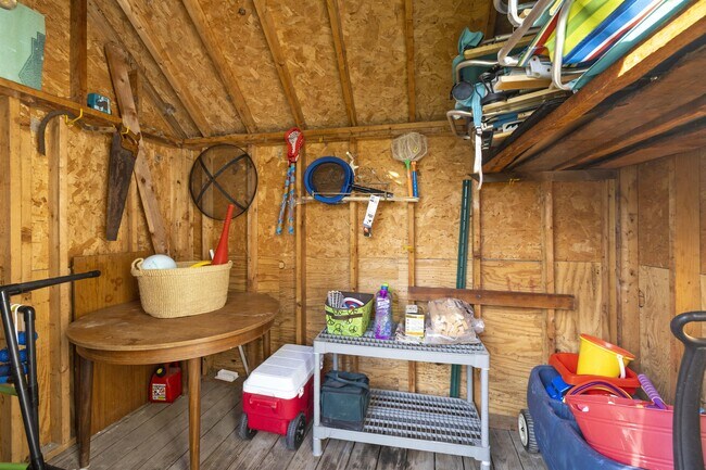 Building Photo - 16 Grasshopper Ln