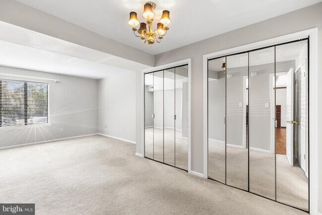 Building Photo - 403 Mountainview Dr