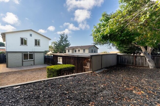 Building Photo - Pacific Grove Coastal Cottage – 2 Bedroom