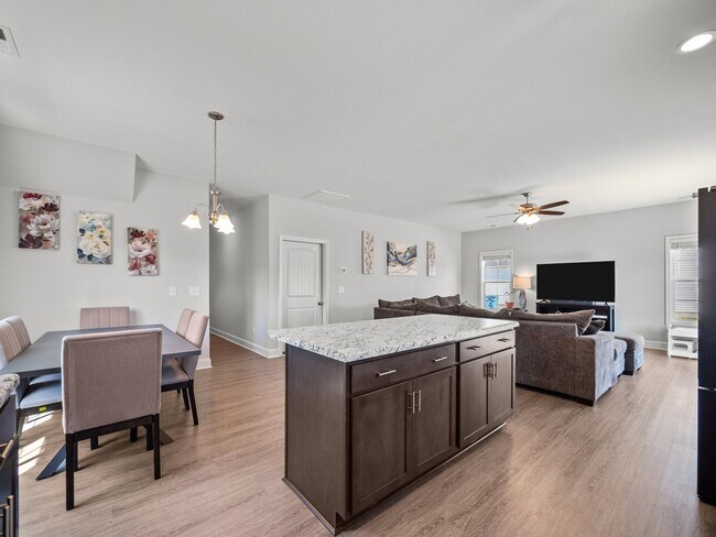 Building Photo - 516 Poults Dr