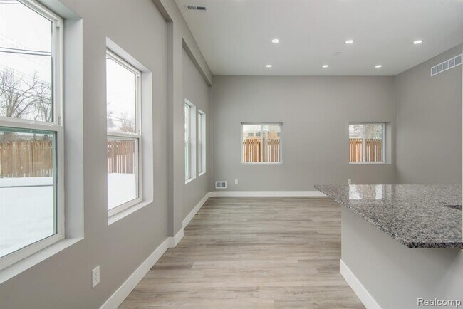 Building Photo - 2455 Crumb Rd