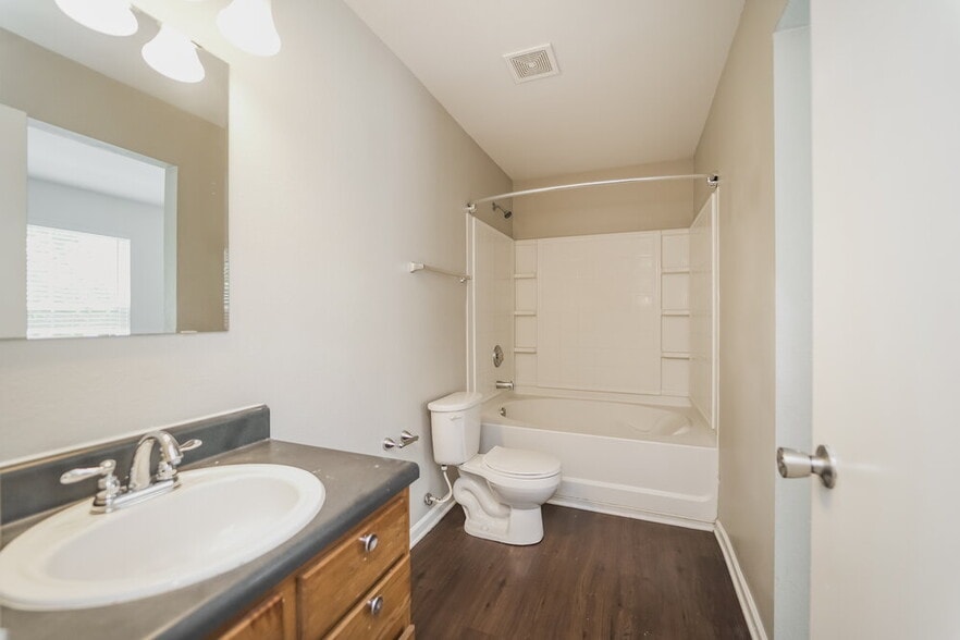 Building Photo - 7606 Eben Dr