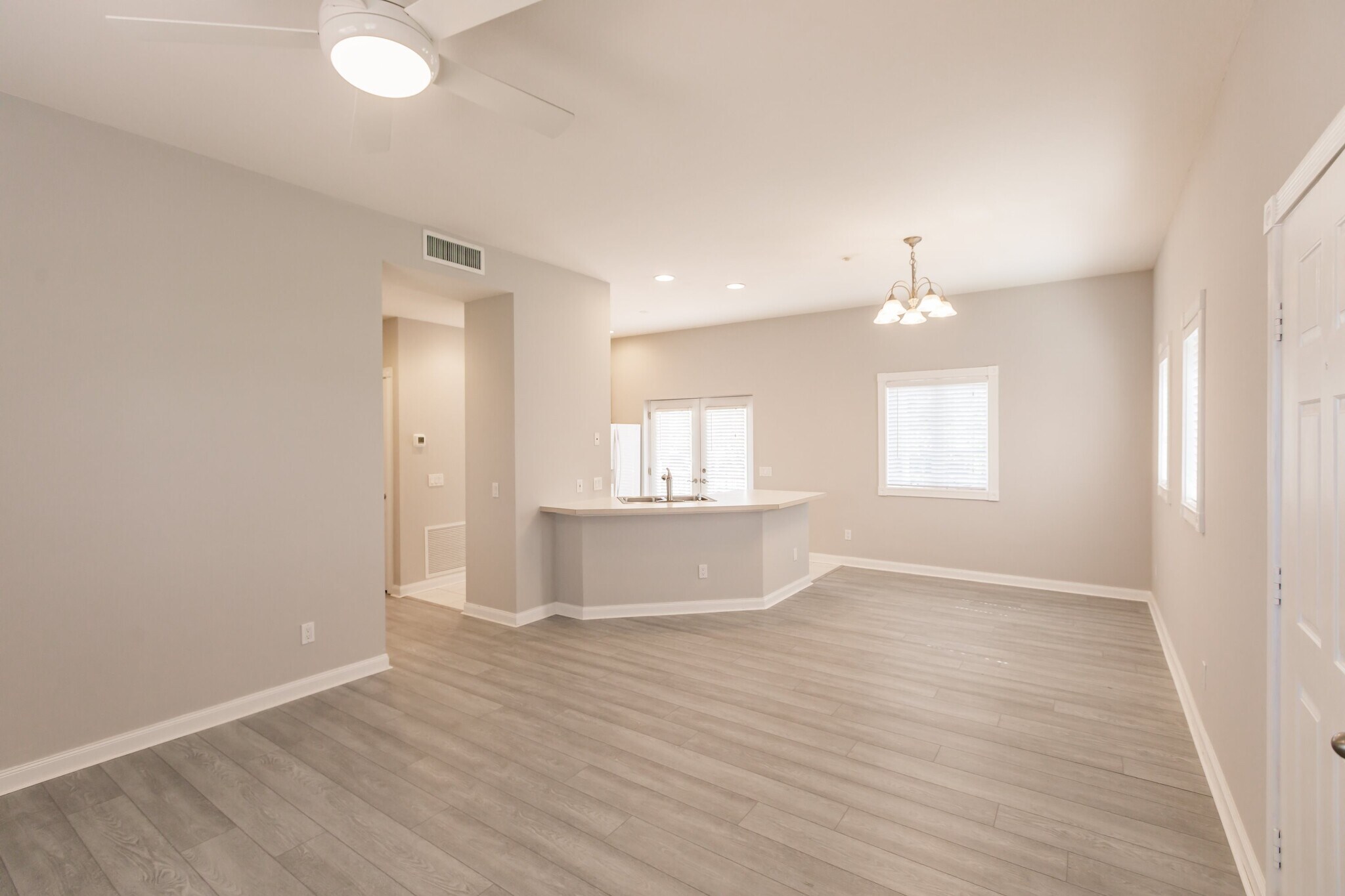 Building Photo - 3150 Village Walk Cir