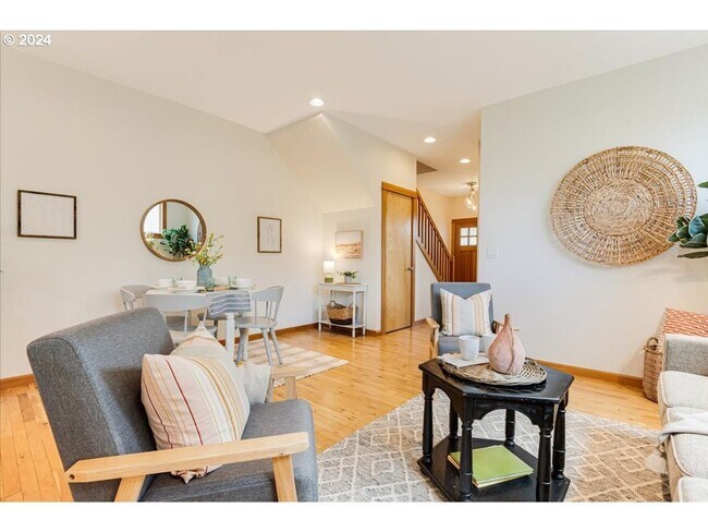 Building Photo - Charming 3-Bed, 2.5-Bath Townhome with Private Patio, Open Floor Plan, and Prime King Neighborhoo...