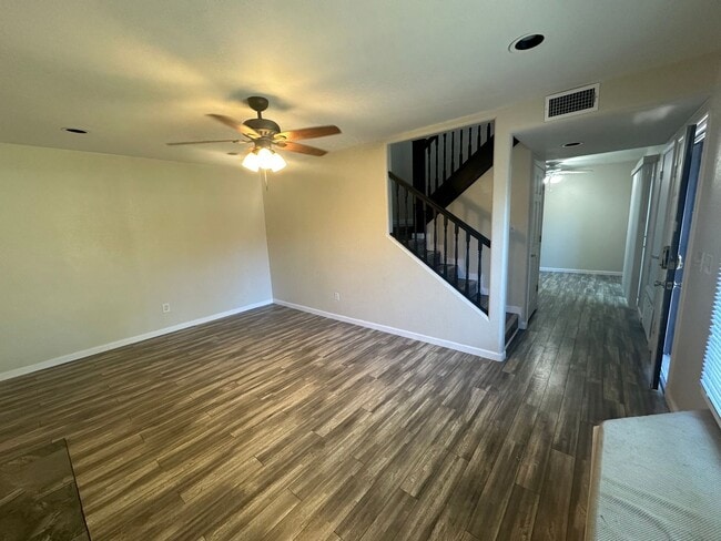 Building Photo - 2 Bed, 2.5 Bath Condo in Reno