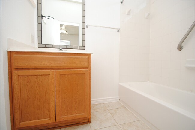 Building Photo - 18410 Fair Grange Ln