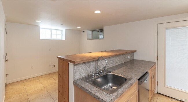 Building Photo - 40 Prospect St