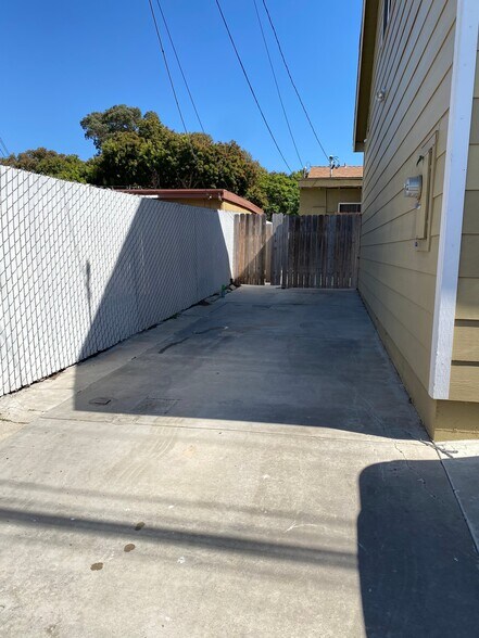 Building Photo - 3320-3324 Clairemont Dr