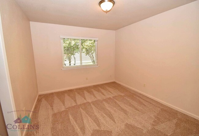 Building Photo - 23268 Lone Pine Dr