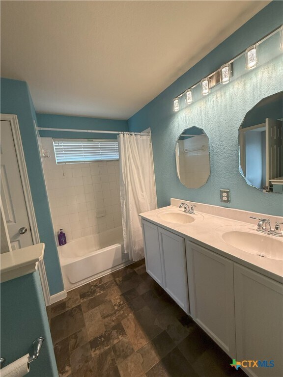 Building Photo - 760 Guna Dr