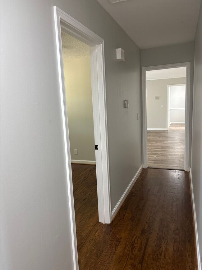 Building Photo - 3321 Ridgefield Dr