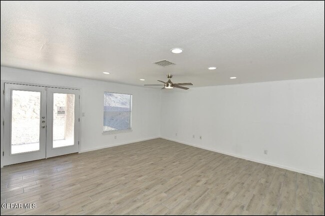 Building Photo - 1603 Villa Del Sol St