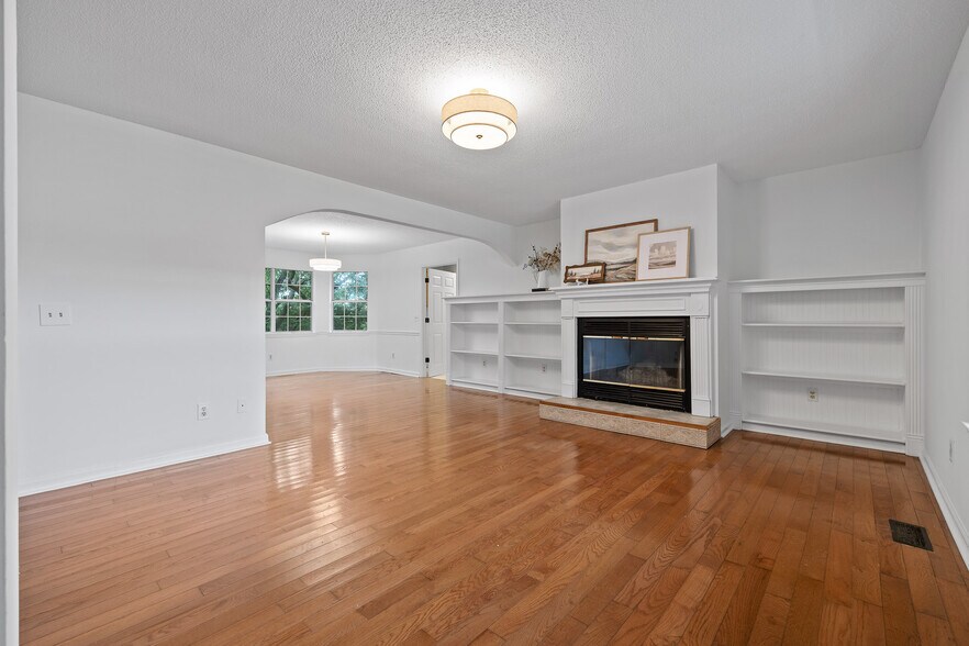 Building Photo - 224 N Brent Dr