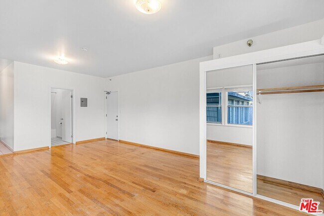 Building Photo - 26 Breeze Ave