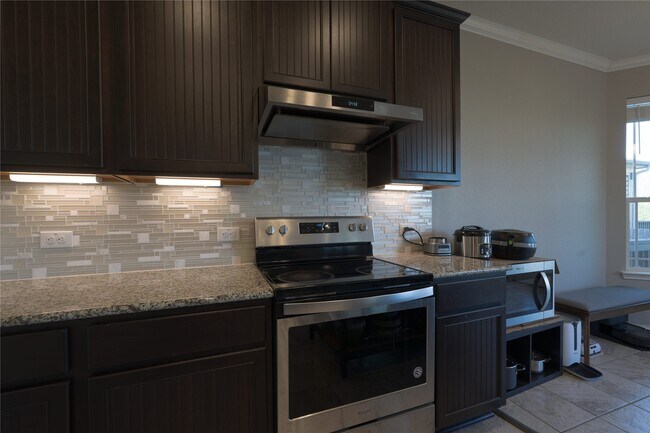 Building Photo - 404 Kaden Prince Dr