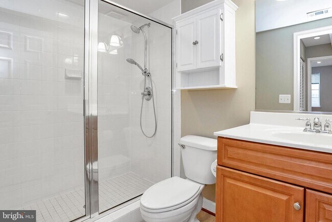 Building Photo - 4079 S Four Mile Run Dr