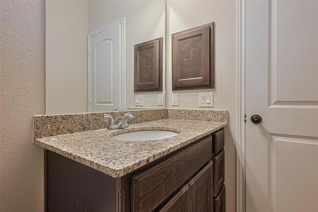 Building Photo - 10623 Davlee Ln